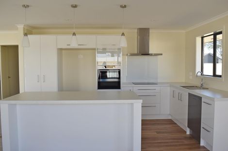 Photo of property in 7 Devon Lane, Carterton, 5713