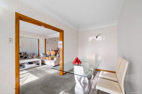 Photo of property in 102a Tiroroa Avenue, Te Atatu South, 0610