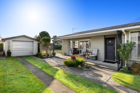 Photo of property in 96 Englefield Road, Northwood, Christchurch, 8051