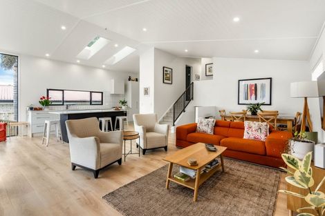 Photo of property in 221 Linton Crescent, Whangamata, 3620