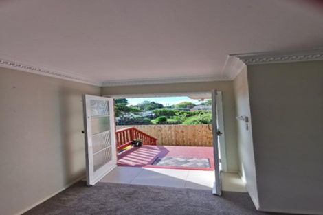 Photo of property in 52 Churchill Avenue, Manurewa, Auckland, 2102