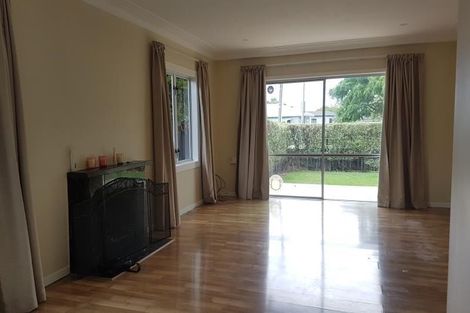 Photo of property in 9a Gloucester Road, Manurewa, Auckland, 2102