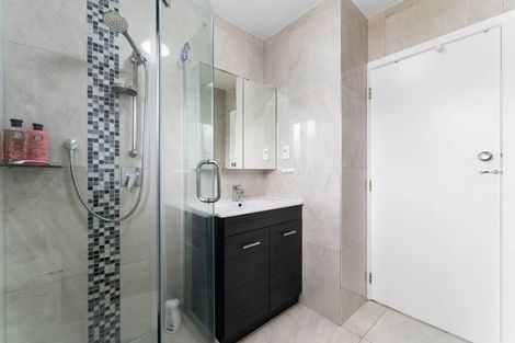 Photo of property in 52 Ayton Drive, Totara Vale, Auckland, 0629