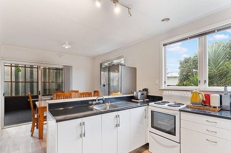 Photo of property in 43 Burbank Avenue, Manurewa, Auckland, 2102