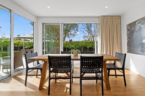Photo of property in 52 Walton Street, Red Beach, 0932
