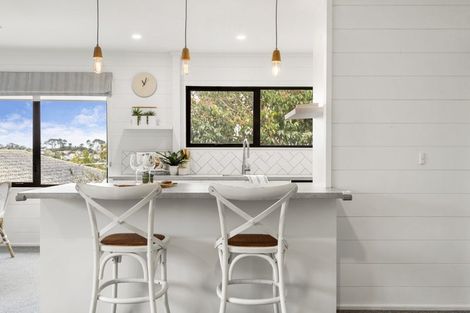 Photo of property in 2/21 Tahu Crescent, Sunnynook, Auckland, 0620