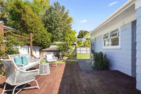 Photo of property in 10 Valley Road, Waiuku, 2123