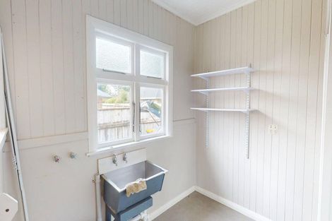 Photo of property in 28 Knowles Street, Terrace End, Palmerston North, 4410