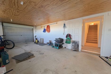 Photo of property in 5 Oakleigh Street, Maungaraki, Lower Hutt, 5010