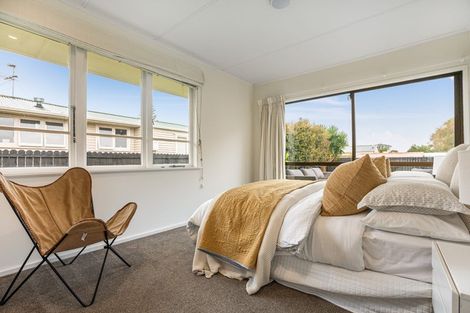 Photo of property in 33 Muir Avenue, Mangere Bridge, Auckland, 2022