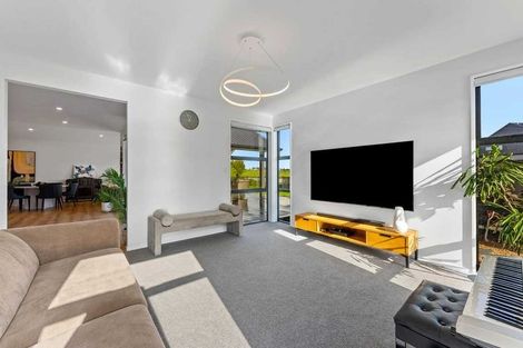 Photo of property in 82 Hayfield Way, Karaka, Papakura, 2113
