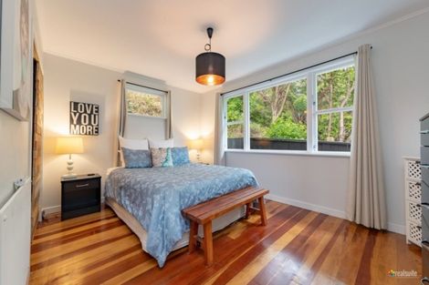 Photo of property in 16 Manor Drive, Stokes Valley, Lower Hutt, 5019