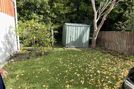 Photo of property in 21 Sunnyside Road, Sunnyvale, Auckland, 0612