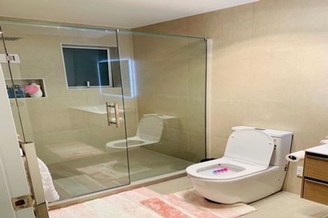 Photo of property in 10a Glenfield Road, Birkenhead, Auckland, 0626