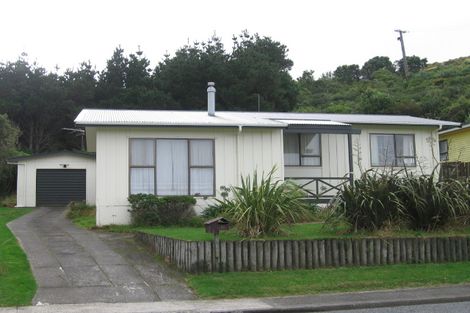 Photo of property in 17 Ladbrooke Drive, Newlands, Wellington, 6037