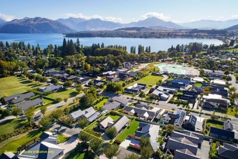 Photo of property in 11 Mcfarlane Terrace, Wanaka, 9305