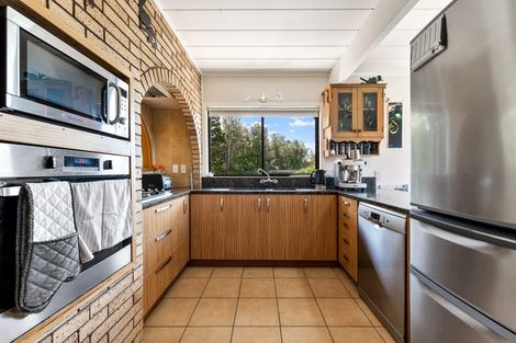 Photo of property in 12 Cooper Road, Stanmore Bay, Whangaparaoa, 0932