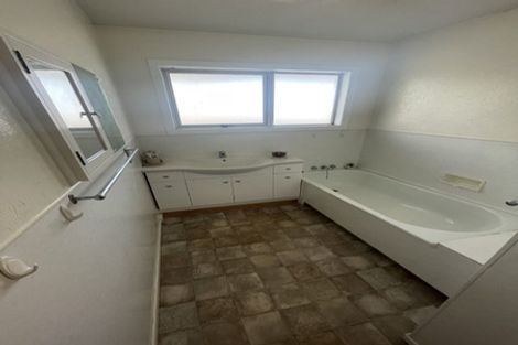 Photo of property in 77 Memorial Avenue, Ilam, Christchurch, 8053
