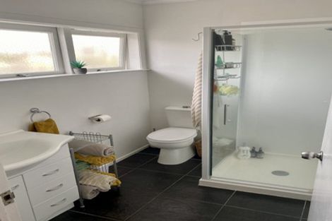 Photo of property in 73a Awaroa Road, Helensville, 0800