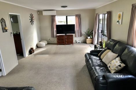Photo of property in 6 Peterhouse Place, West Harbour, Auckland, 0618