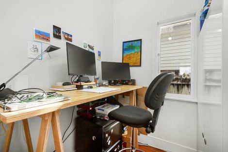 Photo of property in 129 Onepu Road, Lyall Bay, Wellington, 6022