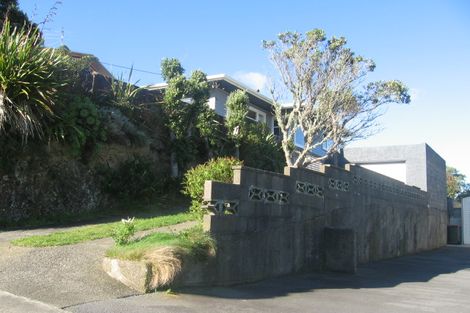 Photo of property in 27 Pokohiwi Road, Normandale, Lower Hutt, 5010