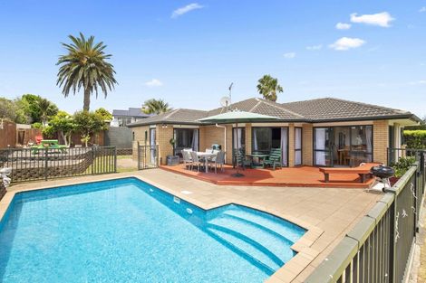 Photo of property in 114d Sandspit Road, Waiuku, 2123