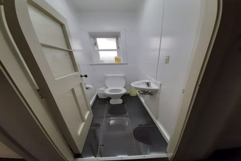 Photo of property in 38 Sunshine Avenue, Karori, Wellington, 6012