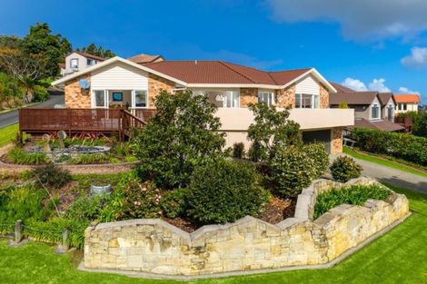 Photo of property in 2 Kittiwake Drive, Schnapper Rock, Auckland, 0632