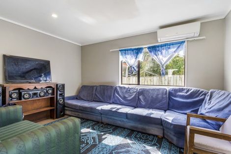Photo of property in 17 Oakmont Place, Wattle Downs, Auckland, 2103