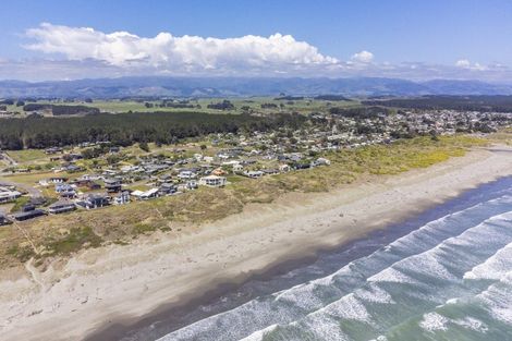 Photo of property in 628 Waitarere Beach Road, Waitarere Beach, Levin, 5510