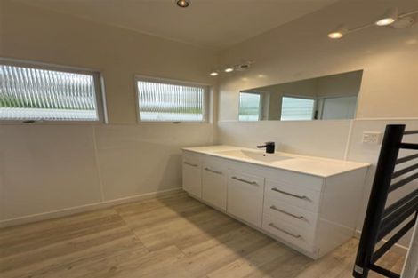 Photo of property in 208 Godley Road, Titirangi, Auckland, 0604