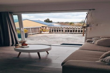 Photo of property in 10 Fordham Street, Beach Haven, Auckland, 0626