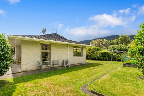Photo of property in 20 Rewarewa Crescent, Waikanae, 5036