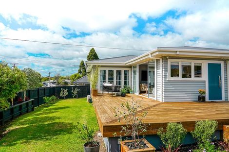 Photo of property in 20 Gloria Avenue, Te Atatu Peninsula, Auckland, 0610
