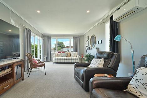 Photo of property in 12 O'connell Place, Havelock North, 4130