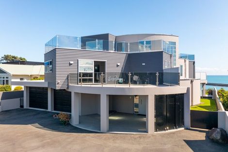 Photo of property in 18 Roy Terrace, Moturoa, New Plymouth, 4310