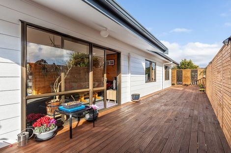 Photo of property in 27 Puriri Road, Waikanae, 5036