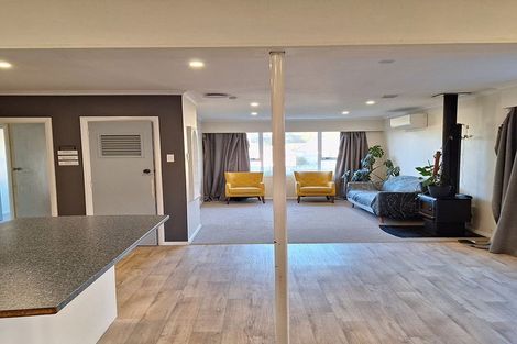 Photo of property in 18 Lyndfield Lane, Newlands, Wellington, 6037