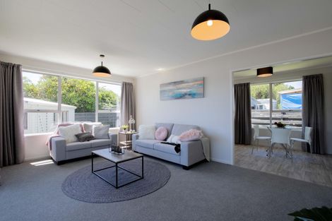Photo of property in 8 Carbery Place, Manurewa, Auckland, 2102
