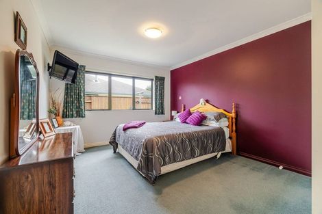 Photo of property in 62 Royal Oak Drive, Kelvin Grove, Palmerston North, 4414