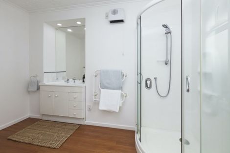 Photo of property in 24 Hillcrest Place, Avonhead, Christchurch, 8042