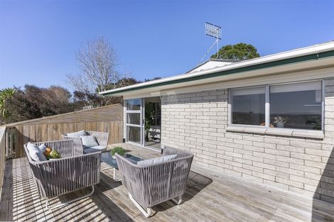 Photo of property in 2/8 Havana Place, Glenfield, Auckland, 0629