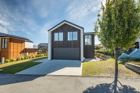 Photo of property in 9 Kamahi Street, Wanaka, 9305