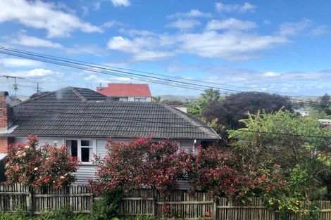Photo of property in 17 Eastglen Road, Glen Eden, Auckland, 0602