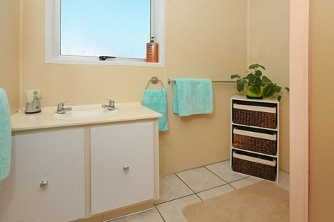 Photo of property in 10 Longreach Drive, Sunnyvale, Auckland, 0612
