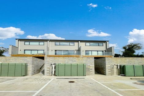 Photo of property in 309 Don Buck Road, Massey, Auckland, 0614