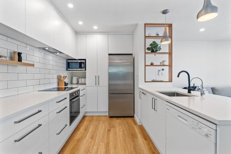 Photo of property in 69a Kervil Avenue, Te Atatu Peninsula, Auckland, 0610