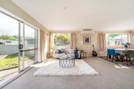 Photo of property in 6 Cruickshank Road, Clouston Park, Upper Hutt, 5018