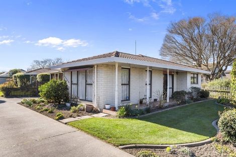 Photo of property in 40 Ambleside Drive, Burnside, Christchurch, 8053
